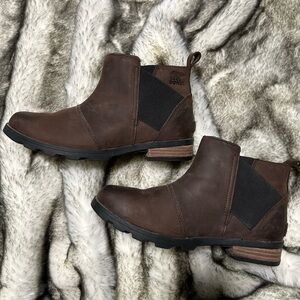 Sorel Emelie Chelsea Waterproof Boot Size 7